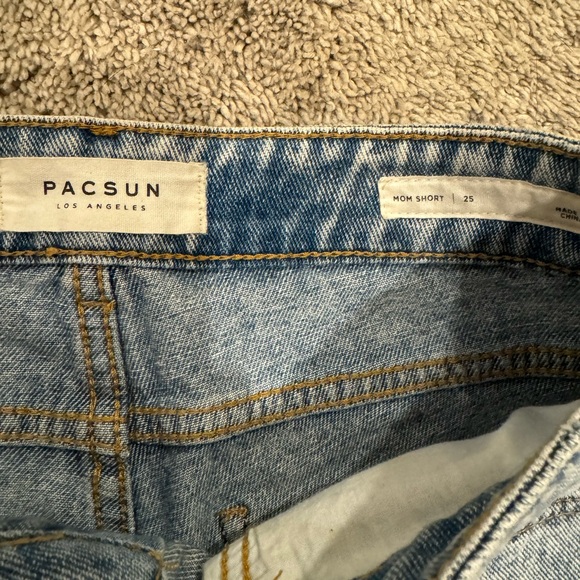NWOT Pacsun Denim “Mom Shorts” - Picture 3 of 3